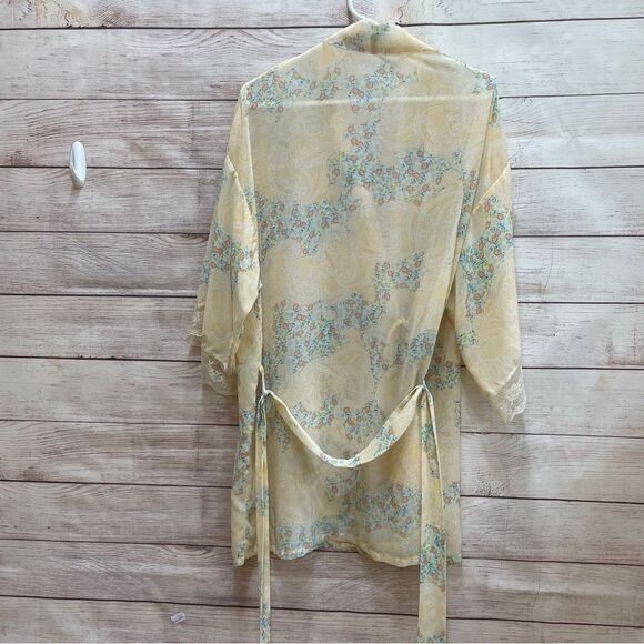 FLORA BY NIKROOZ ROBE IN YELLOW FLORAL - Picture 6 of 8